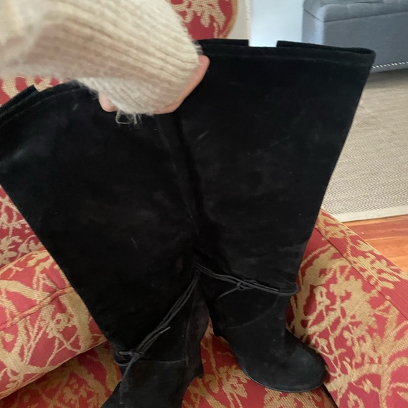 STUNNING BARNEY’S SUEDE KNEE HIGH BOOTS. - Picture 2 of 5